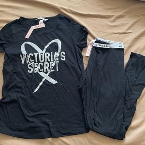 Victoria’s Secret sleep set